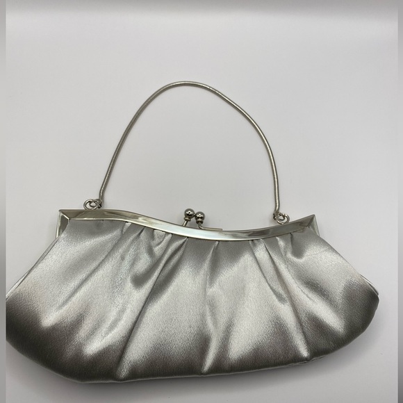 Jeannie Lottie silver satin clutch w/ silver snake strap. BNWOT. - Picture 3 of 9